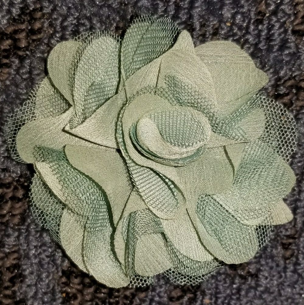 NEW TULLE FLOWER BROOCH - Picture 1 of 2